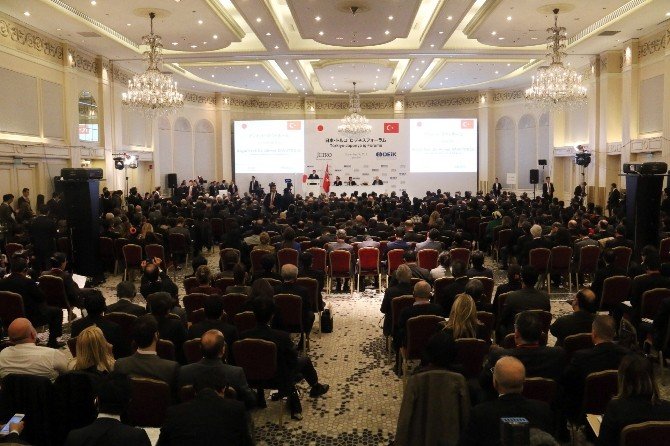 Başbakan Davutoğlu: "Ticaret Hacmimizi 5 Yıl İçinde 10 Milyar Dolara Çıkarmamız Şart"
