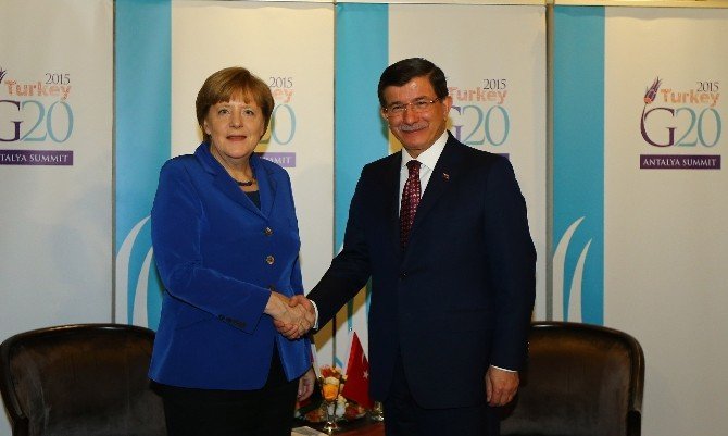 Başbakan Davutoğlu, Merkel İle Sığınmacılar Ve Terörizmi Konuştu