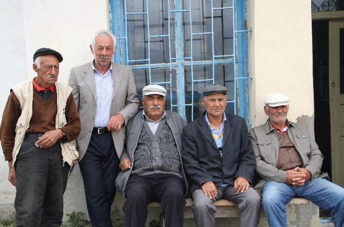 Yalçın Topçu’nun Köyünde Sevinç
