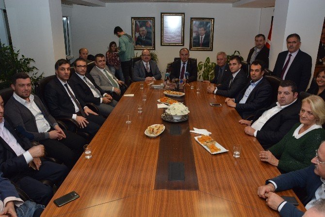 İki "Kırmızı" İl, Renklerini Turuncuya Döndürecek