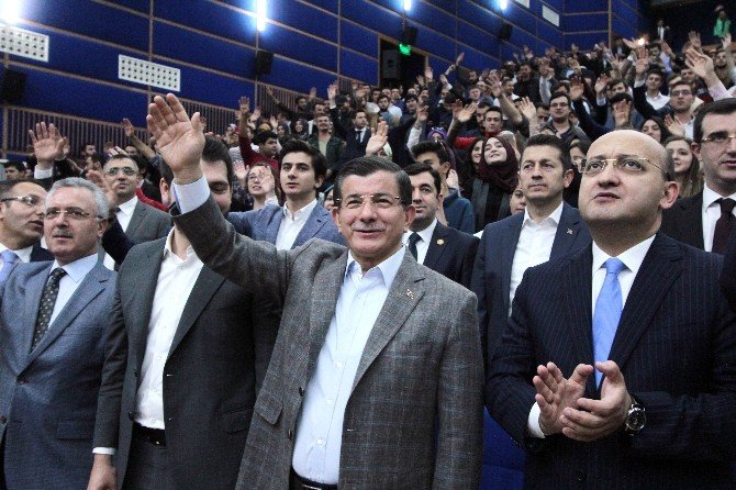 Başbakan Davutoğlu, Gençlerle Buluştu