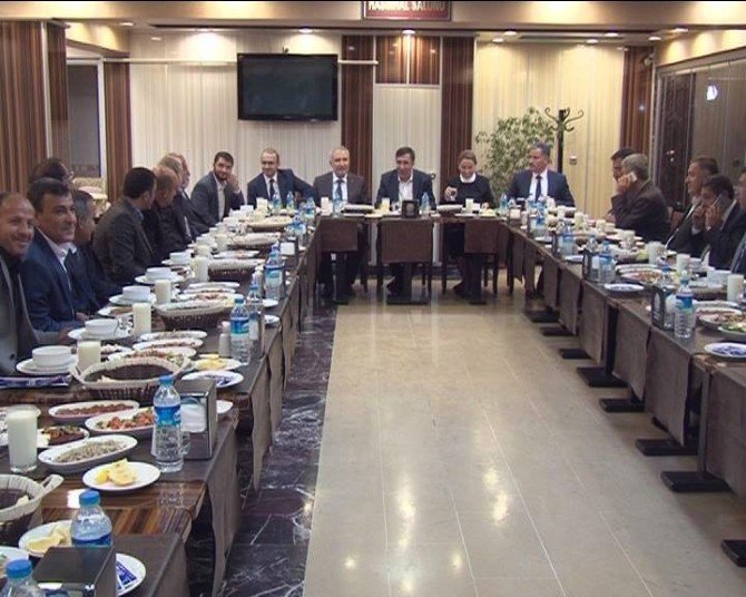 Başbakan Yardımcısı Yılmaz, Hemşehrileriyle Yemekte Buluştu