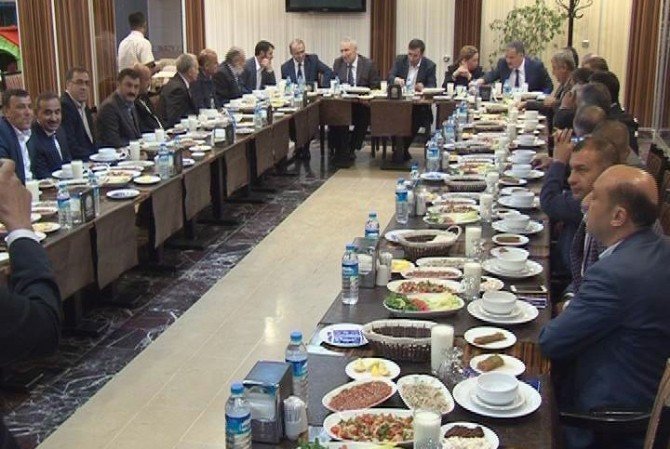 Başbakan Yardımcısı Yılmaz, Hemşehrileriyle Yemekte Buluştu