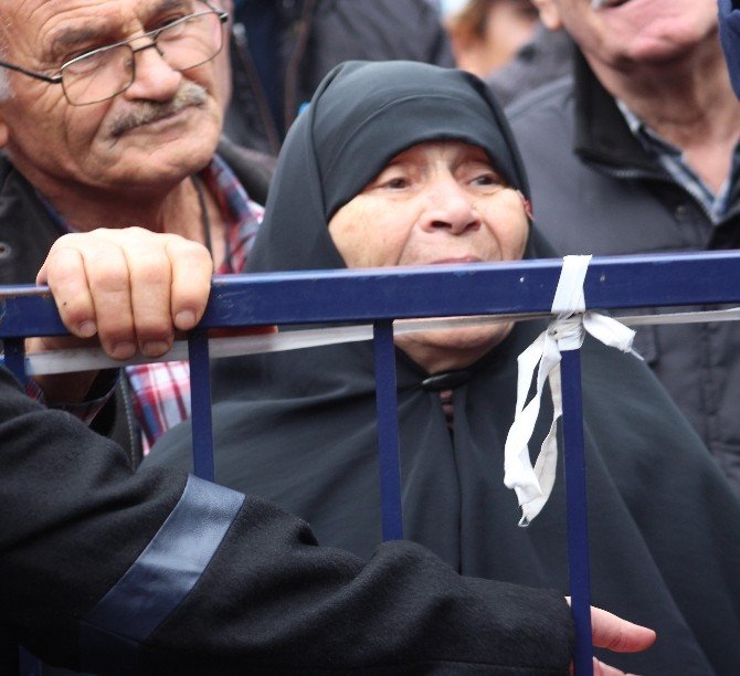 Ak Parti Mitinginde 80’lik Teyze Kalabalığı Coşturdu