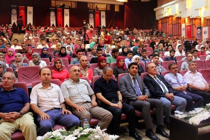 Suriyeli Sığınmacılar Diplomalarını Aldı