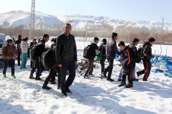 Temizlik Çalışanı Olmayan Okul Çöplüğe Döndü
