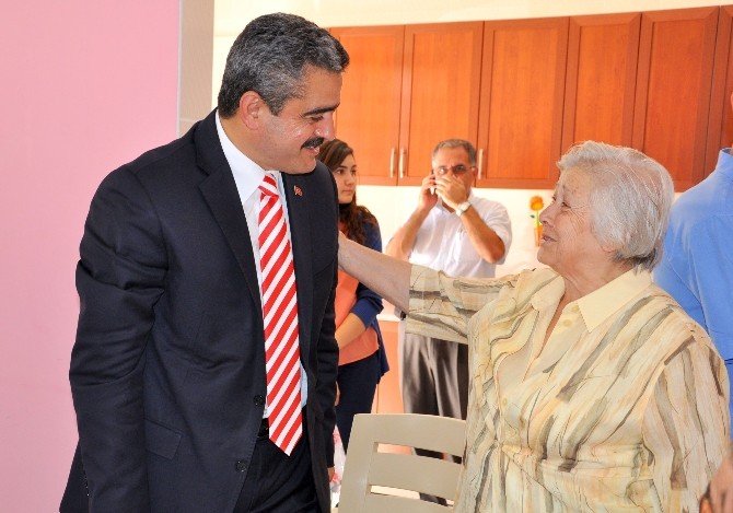 Başkan Alıcık, Alzheimer Gününde Hastaları Ziyaret Etti