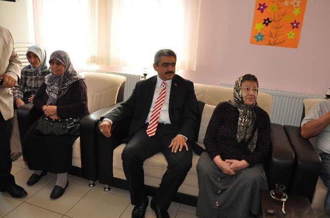 Başkan Alıcık, Alzheimer Gününde Hastaları Ziyaret Etti