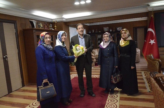 Yenişehir Kız Kur’an Kursu Hocaları Başkan Bulutları Ziyaret Etti