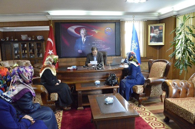 Yenişehir Kız Kur’an Kursu Hocaları Başkan Bulutları Ziyaret Etti