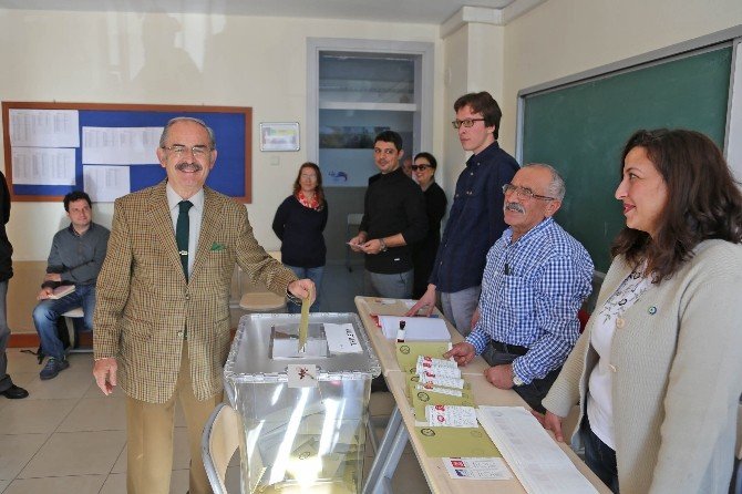 Başkan Büyükerşen Oyunu Kullandı