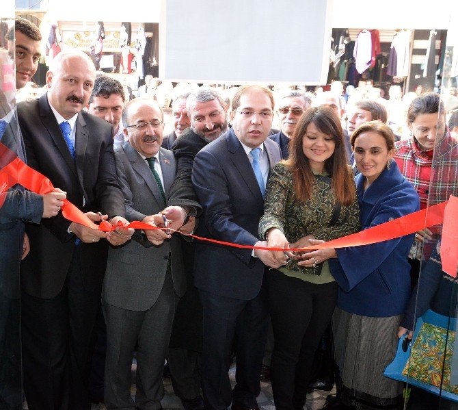 Başkan Gümrükçüoğlu;”bir Milletin Nasıl Bir Ve Bütün Olduğunu Göstermiş Oluyoruz”