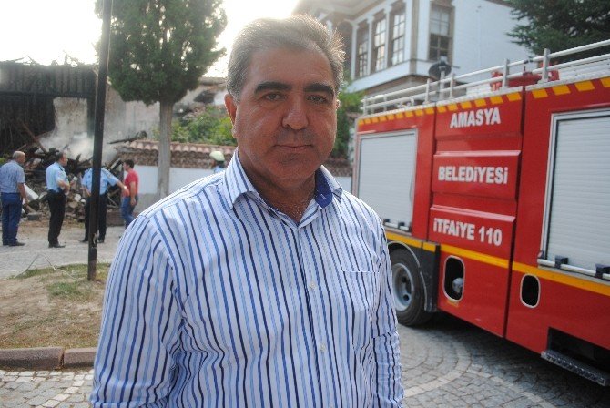 Amasya’da Tarihi Mahallede 2 Ev Yandı