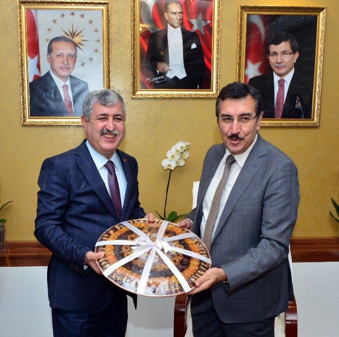 Bakan Tüfenkci: "Yeşilyurt Baba Ocağım"