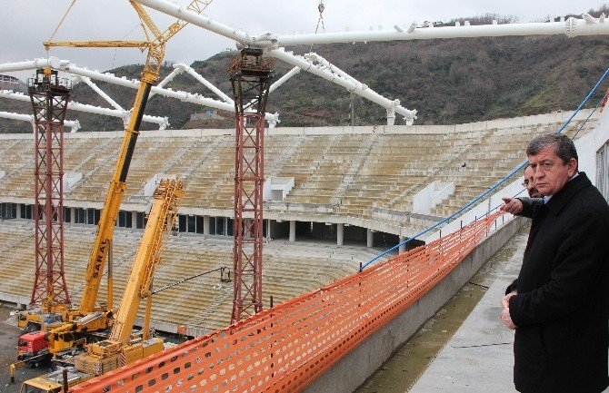 Ak Parti İl Başkanı Haydar Revi Akyazı Stadı’nı Gezdi