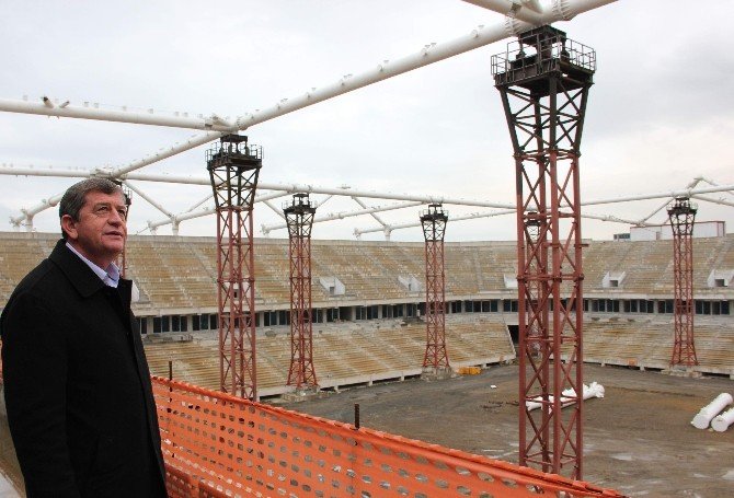 Ak Parti İl Başkanı Haydar Revi Akyazı Stadı’nı Gezdi