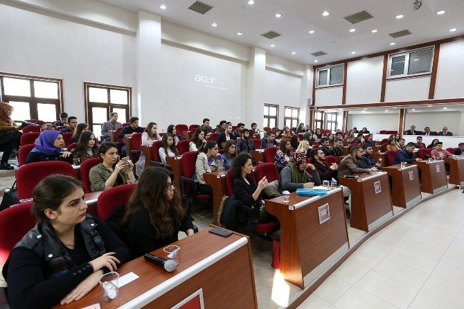 Başkan Toçoğlu Sakarya Üniversitesi Öğrencileri İle Bir Araya Geldi