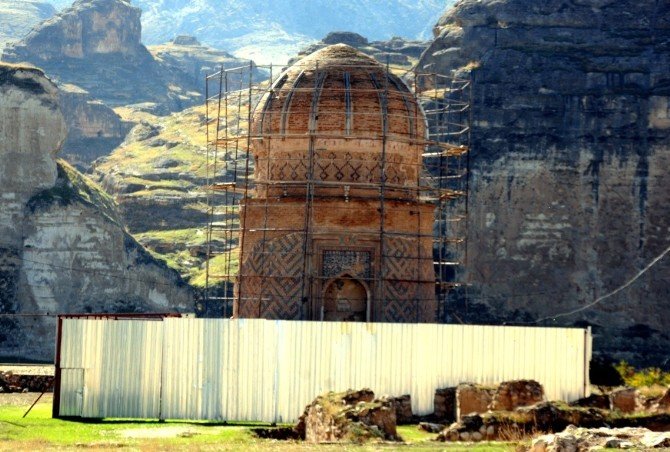 Hasankeyf’te 650 Yıllık Türbe Taşınıyor