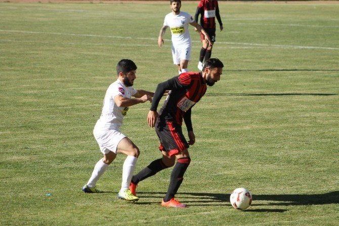 Bayburt Lidere Boyun Eğdi