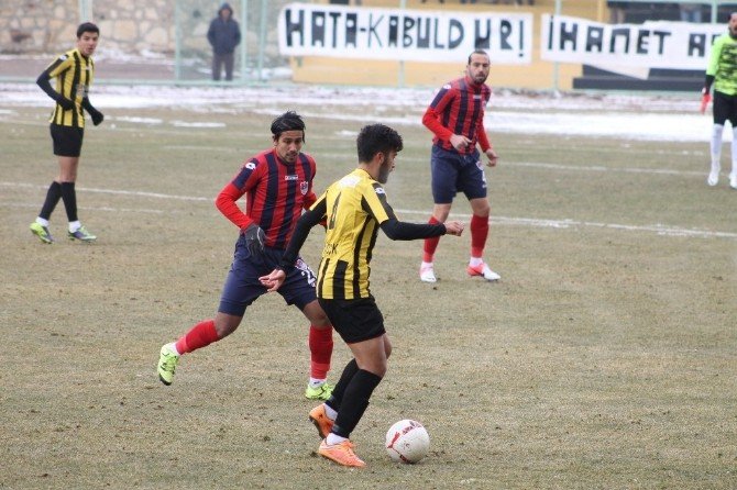 Bayburt Evinde Berabere Kaldı