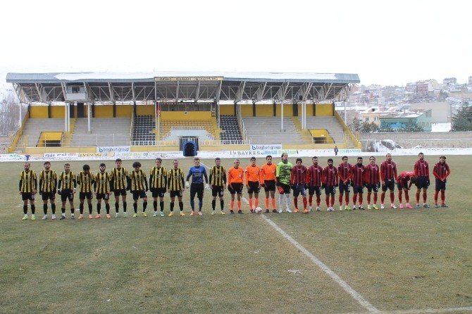 Bayburt Evinde Berabere Kaldı