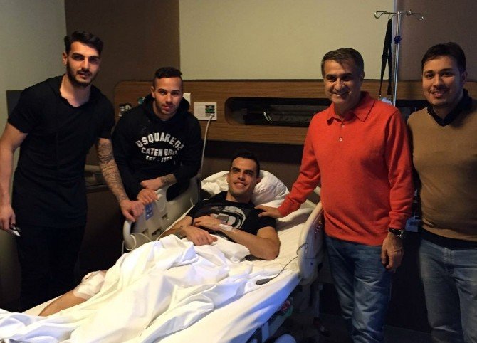 Şenol Güneş Ve Futbolcular, Rhodolfo’yu Ziyaret Etti
