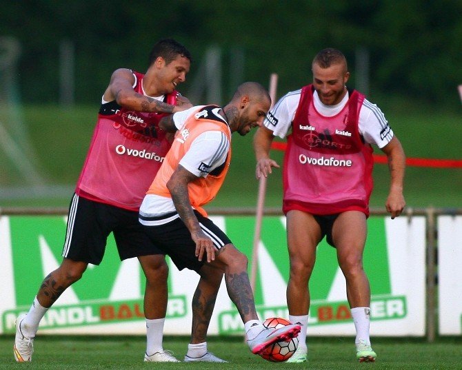 Beşiktaş, Yeni Sezon Hazırlıklarını Sürdürüyor