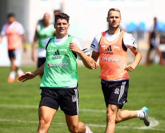 Gomez, Beşiktaş’la İlk Antrenmanına Çıktı