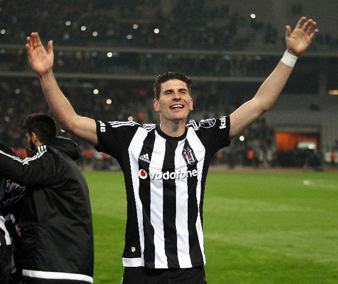 İlk Yarıya Eto’o Ve Gomez Damgası