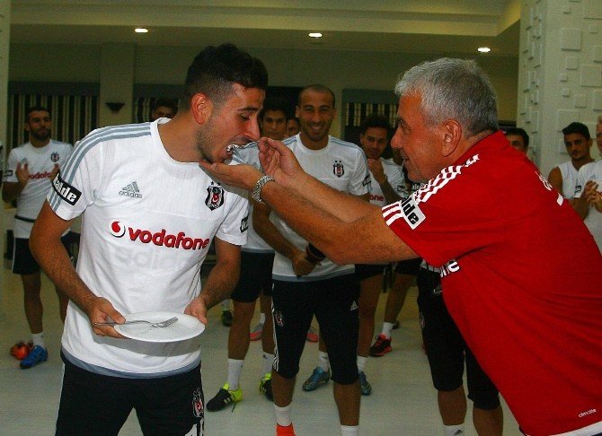 Oğuzhan Özyakup’un Doğum Günü Kutlandı