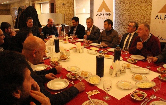 Beşiktaşlı Yöneticiler Basın Mensupları İle Bir Araya Geldi