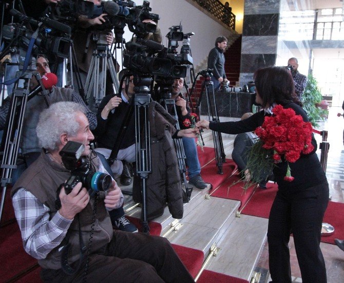 Chp’li Biçer Meclis’e Siyah Tişörtle Geldi