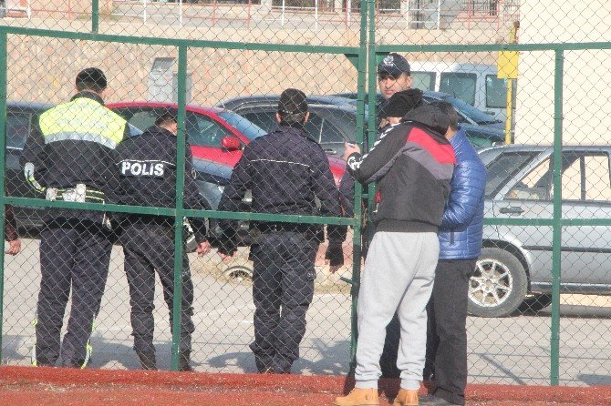 Amatör Maçta Polis Ve Yönetim Arasında Tartışma Çıktı