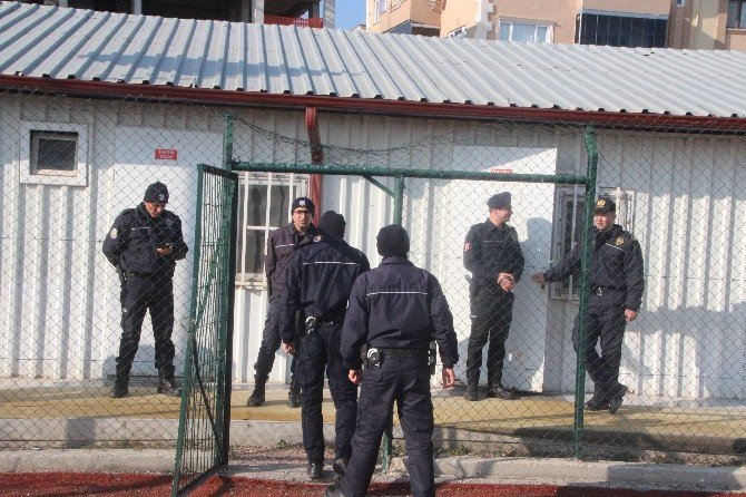 Amatör Maçta Polis Ve Yönetim Arasında Tartışma Çıktı