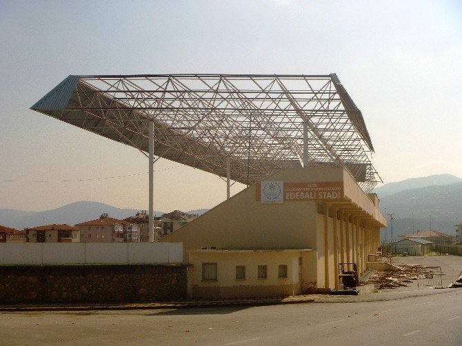Kardan Çöken Stadyumun Çatısının Geri Kalan Kısmı Da Kaldırılıyor
