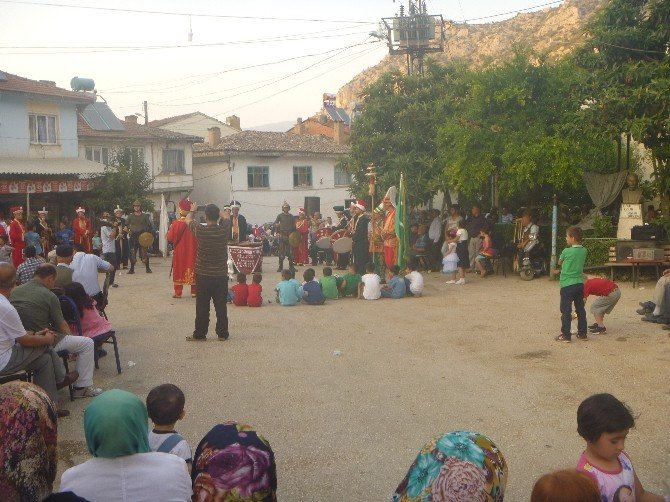 Köyde Mehterli Sünnet Düğünü İlgi Odağı Oldu
