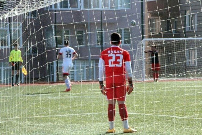 Bilecikspor’un Kalecisi Hakan Dura’nın Tam 26 Maçtır Yedeği Yok