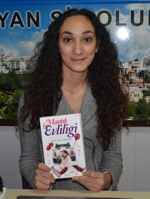 19 Yaşındaki Genç Yazarın İlk Kitabı: "Mantık Evliliği"