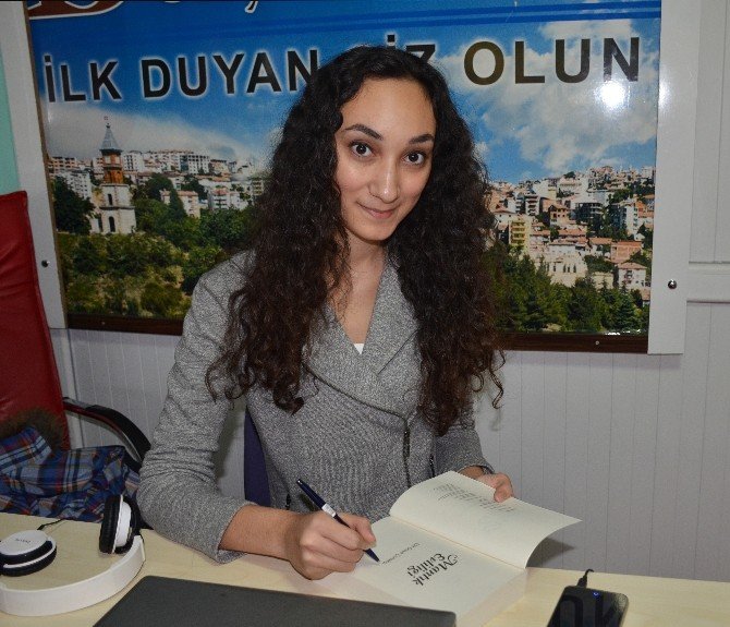 19 Yaşındaki Genç Yazarın İlk Kitabı: "Mantık Evliliği"
