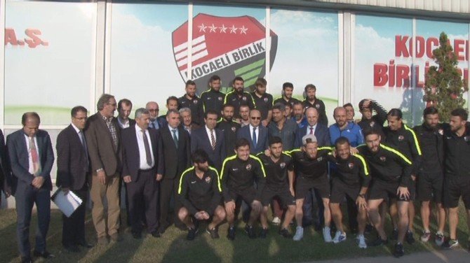 Bakan Işık Kocaeli Birlikspor Tesislerini Ziyaret Etti