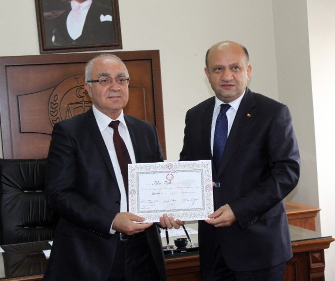 Bakan Işık, Mazbatasını Aldı