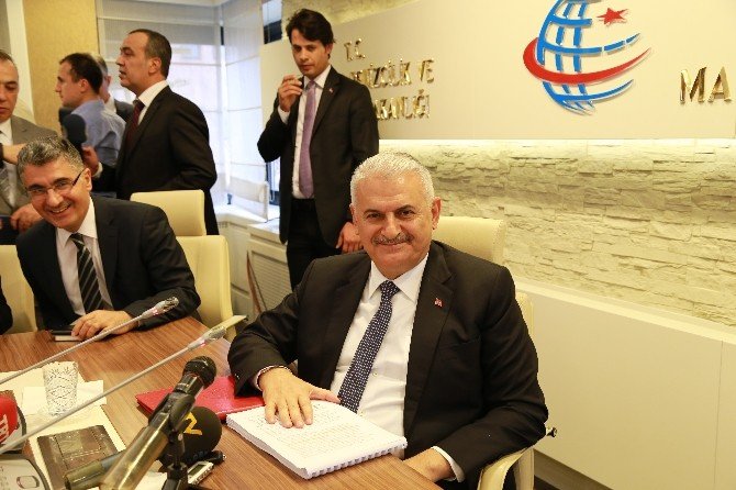 Bakan Yıldırım Karayolları Bölge Müdürleri İle Bir Araya Geldi