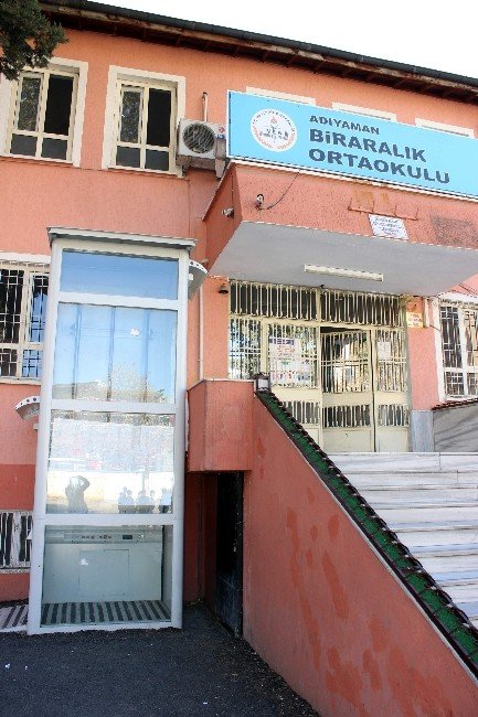 Okula Engelliler İçin Asansör Yapıldı