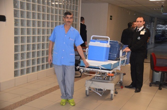 Böbrek Beklerken Karaciğerini Bağışladı