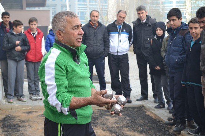İnegöl’de Bocce Sahası Açıldı