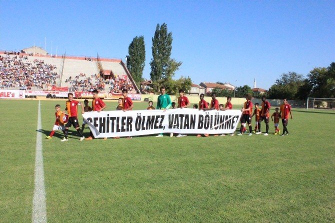 Hamzaoğlu: “Bir Bardak Suda Fırtınalar Koparılmaya Çalışılıyor”