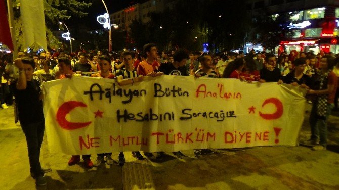 Bolu’da Taraftar Gruplarından Teröre Tepki Yürüyüşü