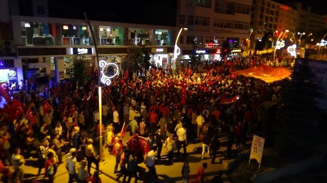 Bolu’da Taraftar Gruplarından Teröre Tepki Yürüyüşü