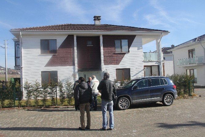 Bolu’da 3 Akademisyenin Evinde Arama Yapıldı