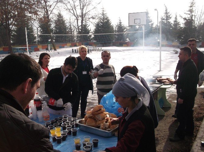 Bolu’da Hastalara Mangal Keyfi Yaşattılar